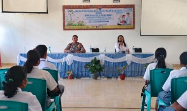 Cegah-Penyakit-Sosial,-Kapolsek-Pandawai-Sampaikan-Sosialisasi-saat-MPLS-SMK-N.-1-Pandawai