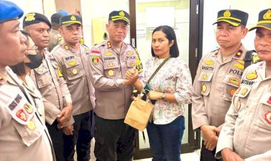 Kapolres-Sumba-Timur-Jenguk-Anggota-yang-Sakit,-Berikan-Dukungan-dan-Harapan