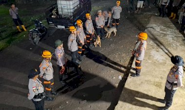 Tim-K9-yang-Dikerahkan-oleh -Kapolda-NTT-Telah-Tiba-di-Kecamatan-Mauponggo,-Kabupaten-Nagekeo-untuk-Membantu-Pencarian-Korban-yang-Hilang-Akibat-Banjir-Bandang