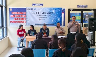 Sat-Lantas-Polres-Sumba-Timur-Berikan-Edukasi-Safety-Riding-kepada-Karyawan-PNM