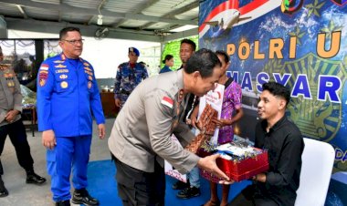 Kapolda-NTT-Salurkan-Bantuan-Sosial-bagi-Penyandang-Disabilitas-di-Acara-“Polri-untuk-Masyarakat