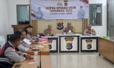 Lat-Pra-Ops-Lilin-Turangga-2025-Digelar,-Kapolres-Sumba-Timur-Tekankan-Pelayanan-Humanis