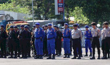 Apel-Gelar-Pasukan,-Polres-Sumba-Timur-Siapkan-Pengamanan-Natal-2025-dan-Tahun-Baru-2026