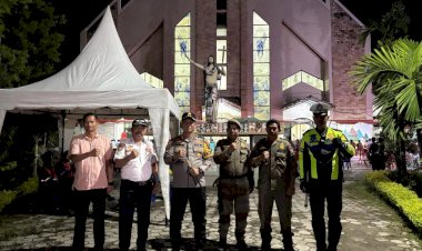 Kapolres-Sumba-Timur-Pantau-Pengamanan-Ibadah-Malam-Natal-dan-Cek-Pos-Pam-Ops-Lilin-Turangga-2025