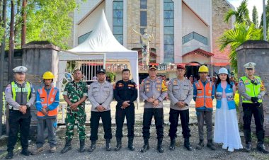 Kapolres-Sumba-Timur-Pantau-Langsung-Pengamanan-Ibadah-Natal-25-Desember-2025-di-Kota-Waingapu