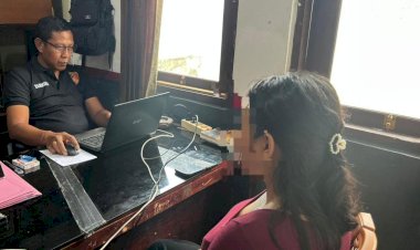 Diduga-Mencuri-Uang-dan-Ponsel,-Seorang-Wanita-Diamankan-Polisi