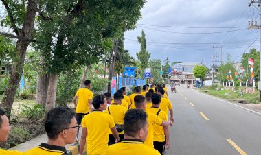 Jaga-Kebugaran,-Polres-Sumba-Timur-Gelar-Jalan-Santai-Bersama-Personel