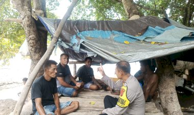 Patroli-Kamtibmas,-Bhabinkamtibmas-Ingatkan-Bahaya-Hoaks-dan-TPPO