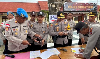 Tingkatkan-Disiplin-Anggota,-Polres-Sumba-Timur-Gelar-Pemeriksaan-Senpi-Dinas