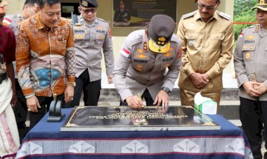 Kapolda-NTT-Resmikan-Pospol-Umbu-Ratu-Nggay-Barat,-Perkuat-Pelayanan-Kepolisian-di-Sumba-Tengah