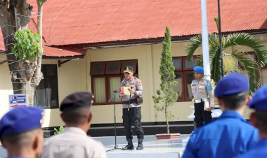 Kapolres-Sumba-Timur-Pimpin-Apel-Gelar-Pasukan-Operasi-Ketupat-Turangga-2026