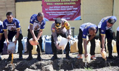 Polres-Sumba-Timur-Musnahkan-2.270-Liter-Miras-Hasil-KRYD-2025