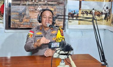 Lewat-Talk-Show-Radio,-Kapolres-Sumba-Timur-Ajak-Masyarakat-Manfaatkan-Layanan-110-dan-WA-Lapor-Pamapta