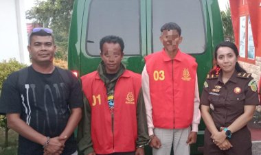 Aksi-Lempar-Rumah-Berujung-Hukum:-Dua-Tersangka-di-Sumba-Timur-Dilimpahkan-ke-Kejaksaan