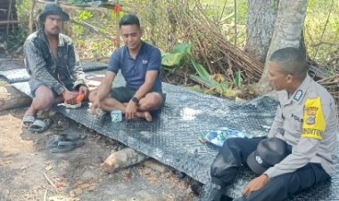 Sambangi-Masyarakat,-Bhabinkamtibmas-Desa-Lailara-Sampaikan-Pesan-Kamtibmas-dan-Dukung-Ketahanan-Pangan