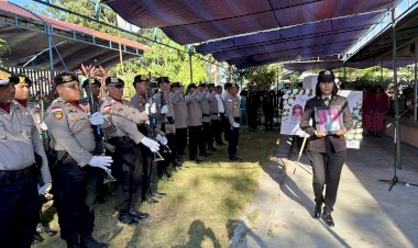 Upacara-Kedinasan,-Polres-Sumba-Timur-Berikan-Penghormatan-Terakhir-kepada-Pelda-(Purn.)-Saul-Djokaho
