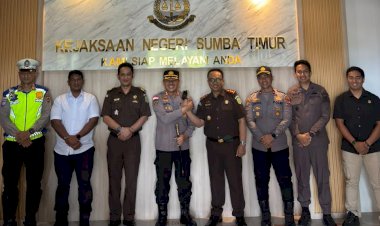 Kapolres-Sumba-Timur-Silaturahmi-ke-Kejari,-Perkuat-Sinergi-Penegakan-Hukum