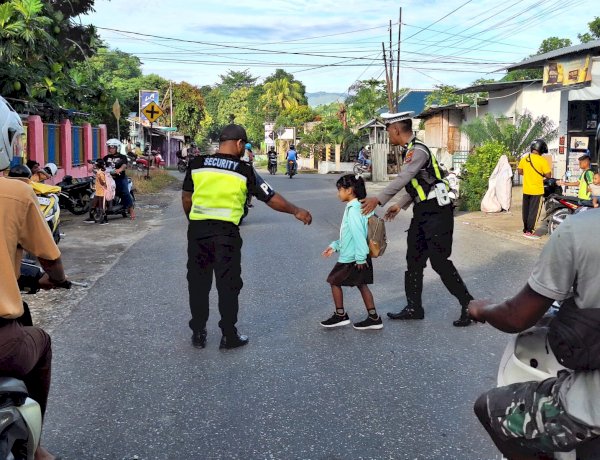 Sat Lantas Polres Sumba Timur Hadir Jaga Keselamatan di Jalan Raya
