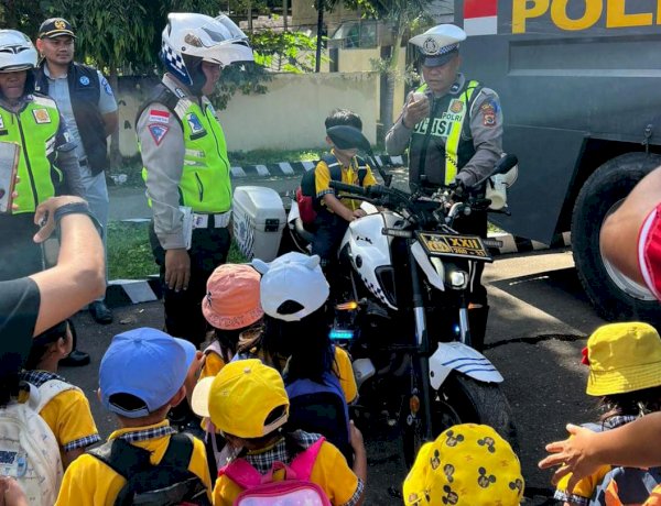 Polres Sumba Timur Terima Kunjungan Edukatif Siswa Prescol Charis Sumba