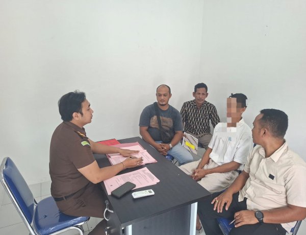 Polsek Pandawai Serahkan Tersangka Kasus Dugaan Pembunuhan ke Kejaksaan Negeri Sumba Timur