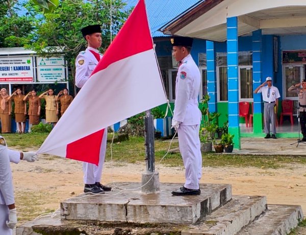 Pimpin Upacara di SMA Negeri 1 Kambera, Kasat Samapta Polres Sumba Timur  Sampaikan Edukasi Penting untuk Generasi Muda