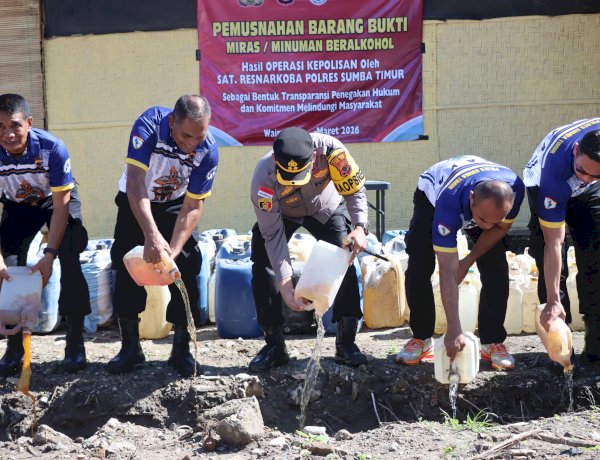 Polres Sumba Timur Musnahkan 2.270 Liter Miras Hasil KRYD 2025