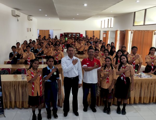 Polres Sumba Timur Gencarkan Sosialisasi “Pelajar Hebat, Tanpa Narkoba” di SMAN 2 Waingapu