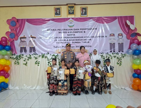 Kapolres Sumba Timur Hadiri Pelepasan Murid TK Kemala Bhayangkari 04 Waingapu, Dorong Pendidikan Anak Sejak Usia Dini