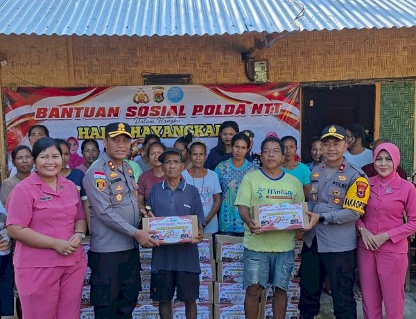 Polres Sumba Timur Hadir untuk Masyarakat, Salurkan Bantuan Sosial di Kelurahan Temu