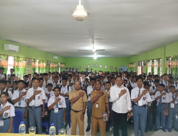 MPLS Jadi Momentum Edukasi, Sat Resnarkoba Polres Sumba Timur Ajak Pelajar Perangi Narkoba