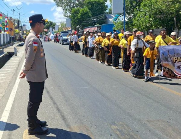 Pastikan Karnaval HUT ke-81 RI Berjalan Lancar, Kapolres Sumba Timur Pimpin Langsung Pengamanan