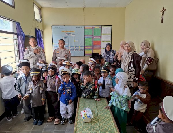 Polisi Sahabat Anak, Polsek Umalulu Kenalkan Profesi Kepolisian kepada Peserta Didik TK RA Al-Mu’min