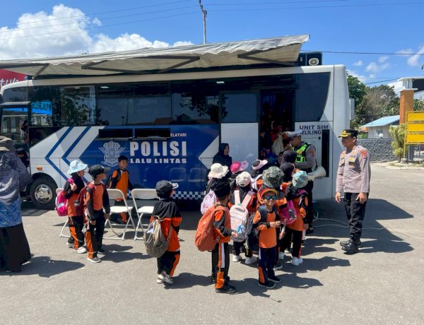 Polres Sumba Timur Tanamkan Budaya Tertib Lalu Lintas Sejak Usia Dini