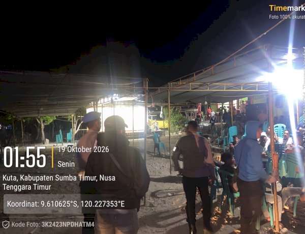 Respons Cepat Layanan 110, Polres Sumba Timur Kawal Warga Usai Menghadiri Pesta Pernikahan