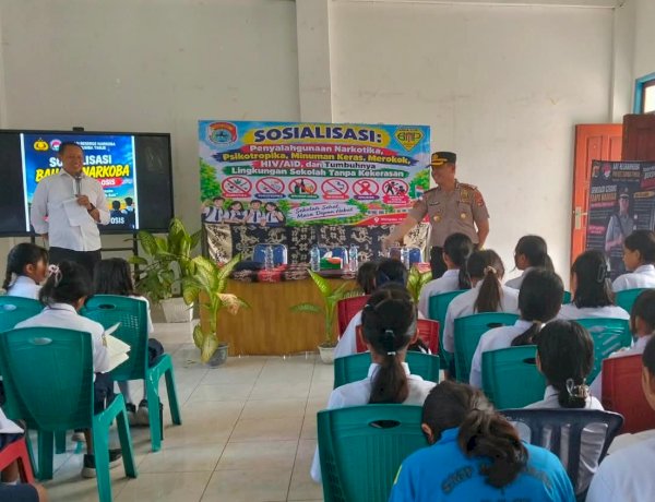 Melalui Sosialisasi P4GN, Polres Sumba Timur Ajak Pelajar SMP Katolik Andaluri Wujudkan Sekolah Bebas Narkoba