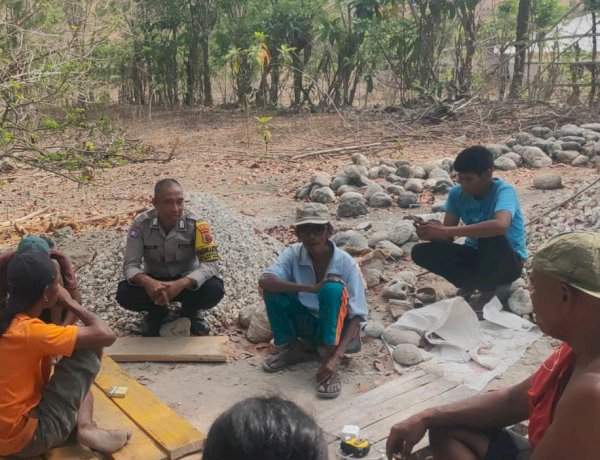 Cegah Karhutla, Bhabinkamtibmas Mbatakapidu Ajak Warga Tidak Membakar Hutan dan Lahan