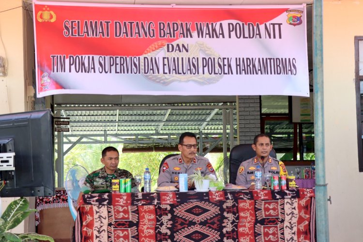 Wakapolda NTT Lakukan Tatap Muka Saat Supervisi Polsek Harkamtibmas Di Sumba Timur.
