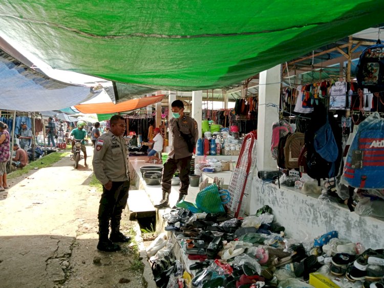 Jaga Kamtibmas, Polsek Umalulu Patroli di Pasar Mingguan