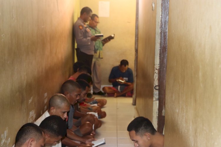22 Tahanan Ikut Binroh di Rutan Polres Sumba Timur
