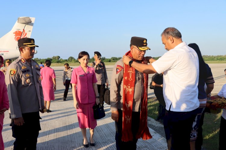 Kapolda NTT Lakukan Kunjungan Kerja Di Polres Sumba Timur.