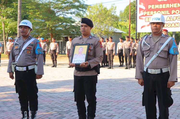 Polres Sumba Timur Gelar Upacara PTDH In Absensia 1 Personil.