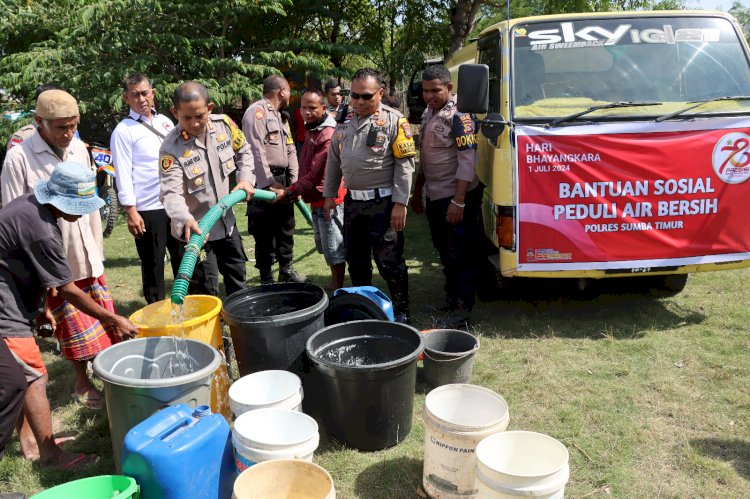 Sambut Hari Bhayangkara Ke 78, Polres Sumba Timur Salurkan Ribuan Liter Air Bersih.