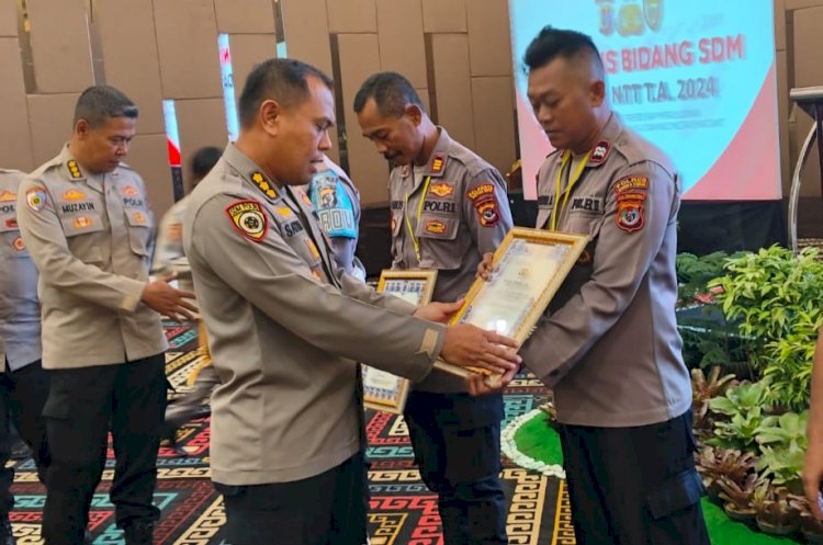 Polres Sumba Timur Raih Juara 3 Indeks Profesionalitas SDM Polri.