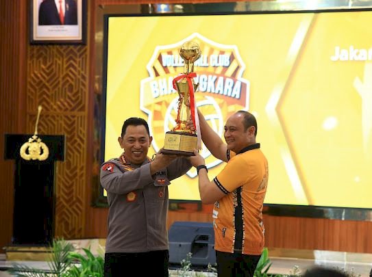 Penghargaan Kapolri untuk Jakarta Bhayangkara Presisi dan Popsivo Polwan atas prestasi di Proliga 2024