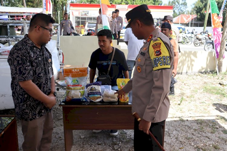 Bersama Perum Bulog, Polres Sumba Timur Gelar Bazar Murah Saat Kunker Kapolres.