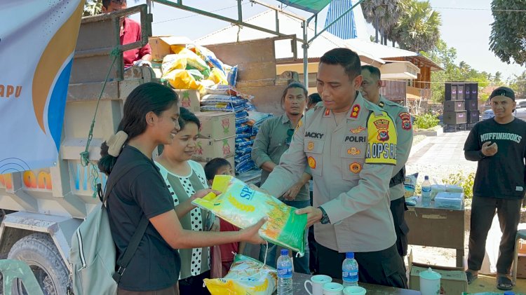 Kaloborasi Polres Dan Perum Bulog Hadirkan Bazar Di Polsek Karera.