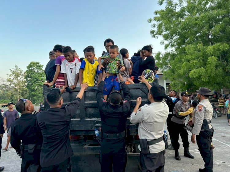 Polres Flotim dan BKO Brimob Sikka Gelar Bantuan Kemanusiaan untuk Pengungsi Erupsi Gunung Lewotobi