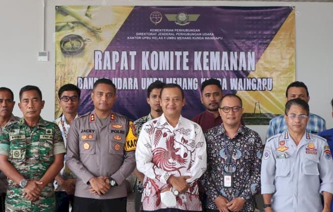 AKBP E. Jacky Hadiri Rapat Komite Keamanan Di Bandara Umbu Mehang Kunda