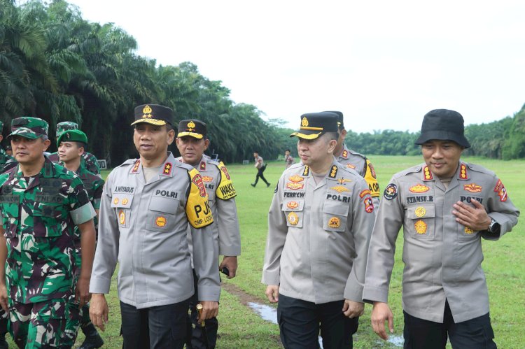 Kapolda Jabar Tinjau Lokasi Bencana di Sukabumi dan Salurkan Bantuan