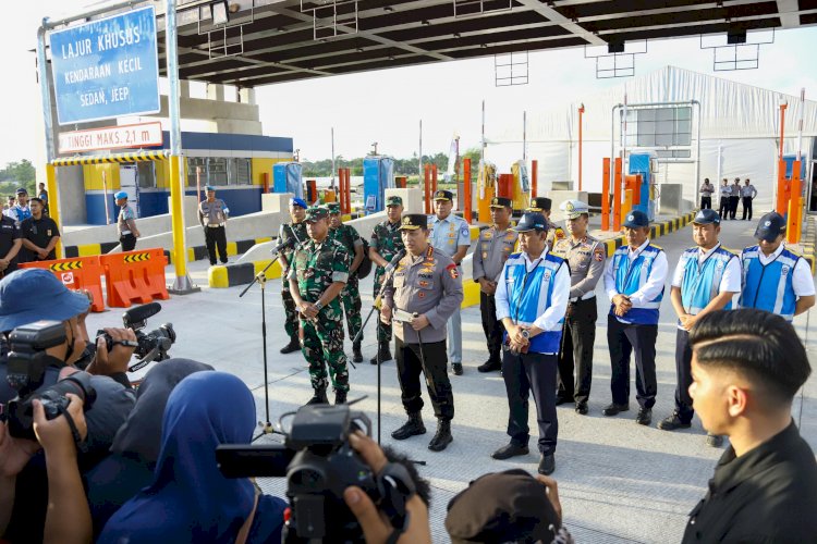 Persiapan Pengamanan Natal-Tahun Baru, Kapolri dan Panglima TNI Tinjau Gerbang Tol Prambanan